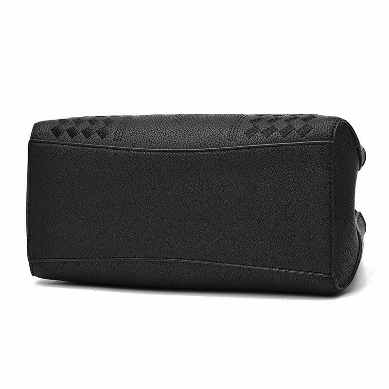 Luxury Crossbody Handbags for Women – Elegant & Stylish